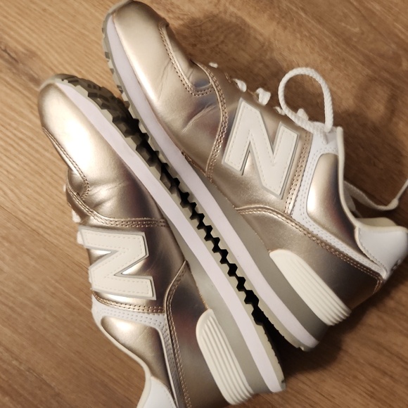 Rose Gold Metallic New Balance 574, size 9 - Picture 3 of 5
